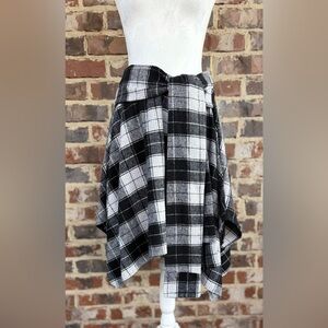 🦋 Asymmetrical Black and White Plaid Skirt